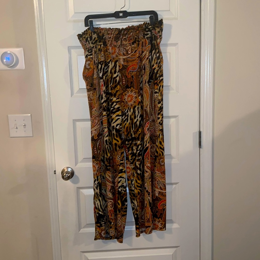 Size 3x wide leg pants with pockets. Gently used